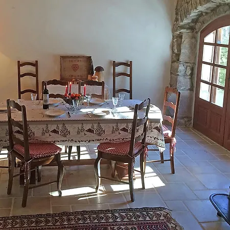 Вилла Secluded Stone Retreat