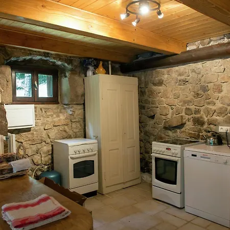 Вилла Secluded Stone Retreat *