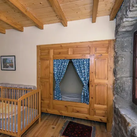 Вилла Secluded Stone Retreat *