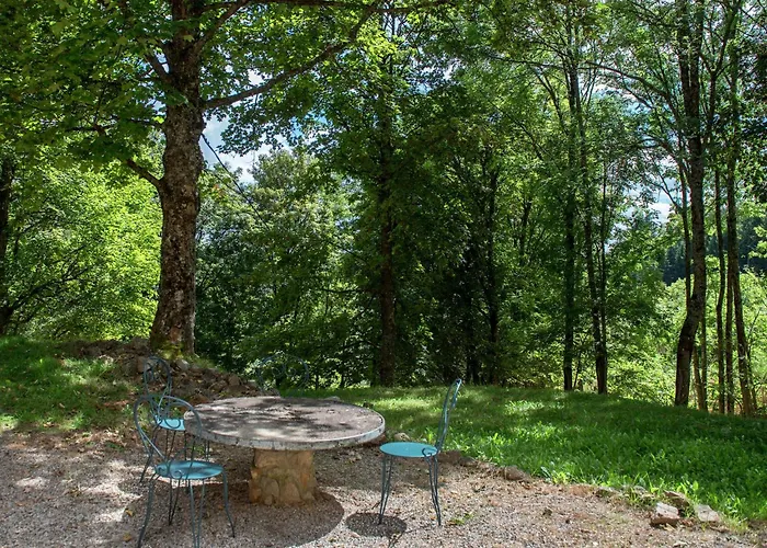 Willa Secluded Stone Retreat *