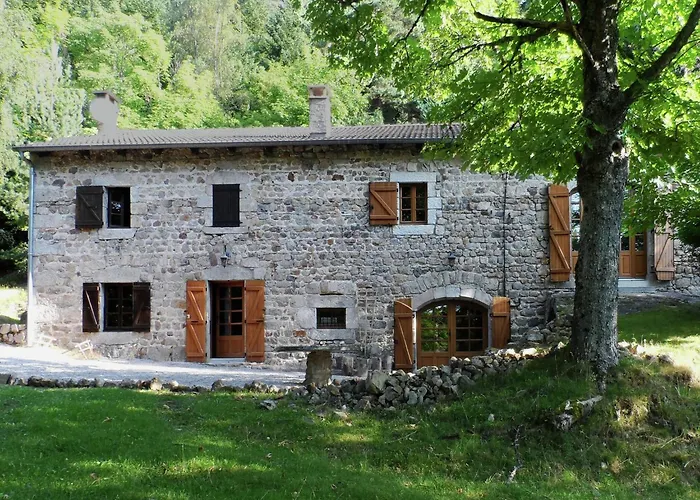 Secluded Stone Retreat Saint-Bonnet-le-Froid