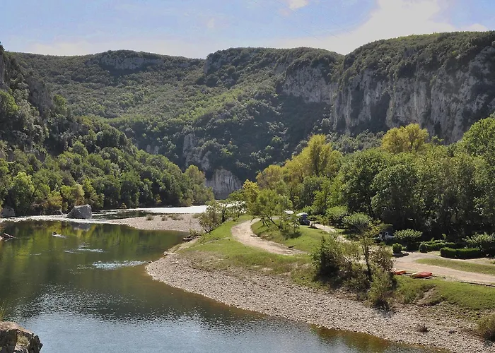 Willa Secluded Stone Retreat