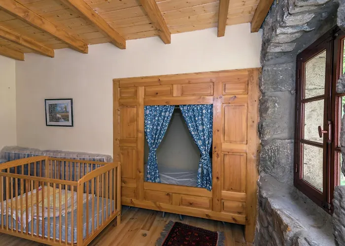 Willa Secluded Stone Retreat *